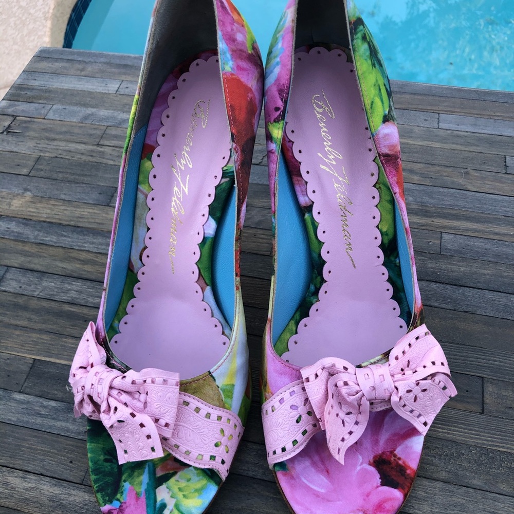 EUC Beverly Feldman Silk Floral Heels Sz. 9 - Picture 3 of 9